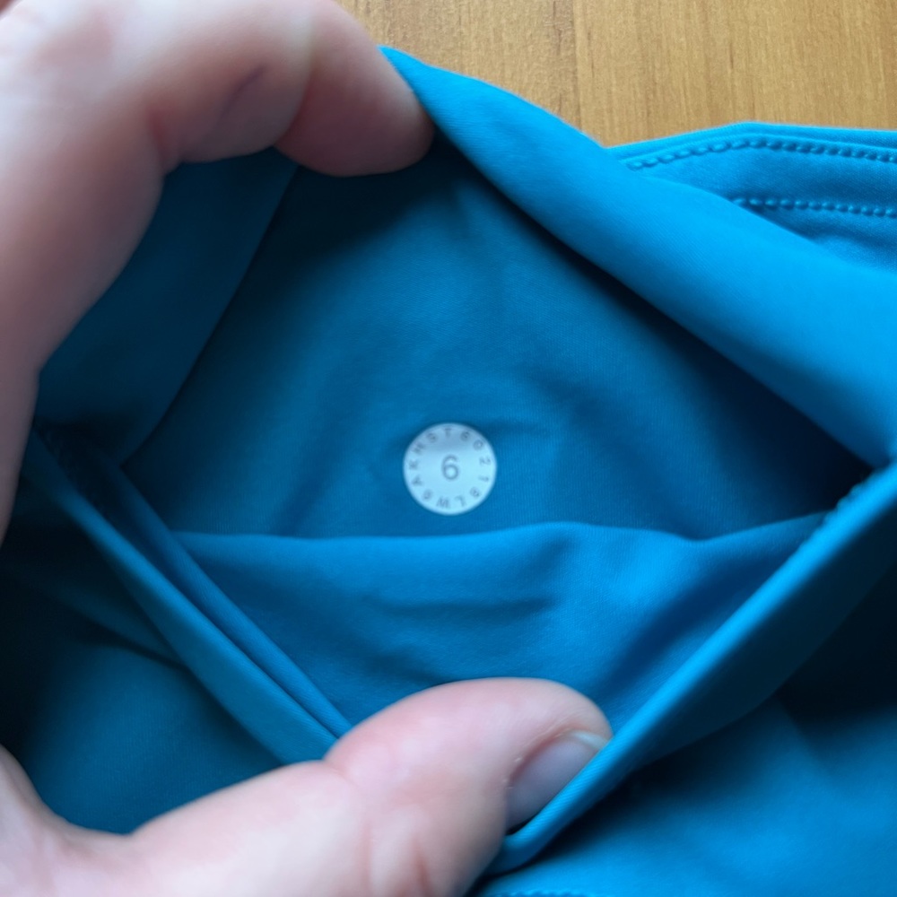 Lululemon NEW NEVER WORN, train times, lots of pockets, seamless